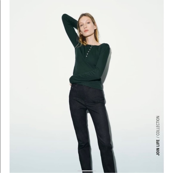 Zara Round neck top with long sleeves Front button closure - Picture 3 of 8